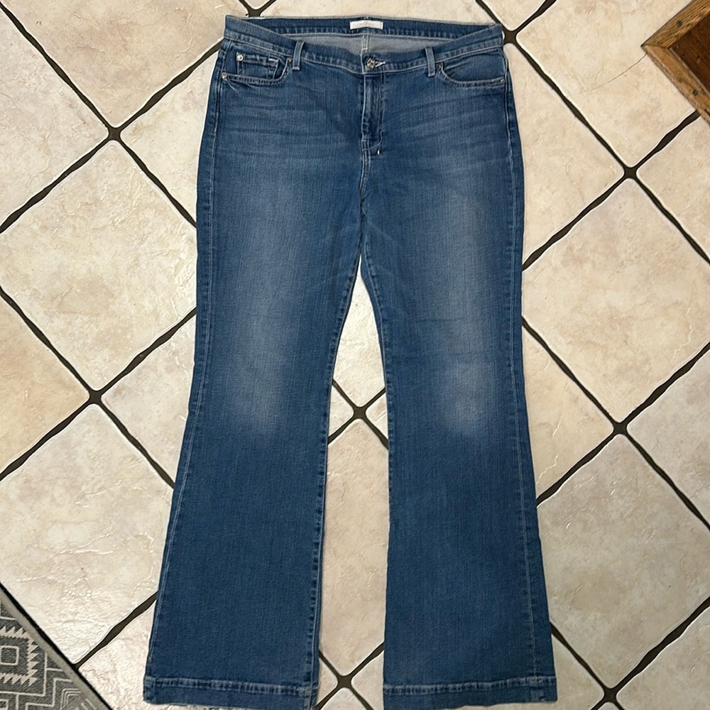 7 For All Mankind DOJO white pocket jeans size 32 x 34 like new!